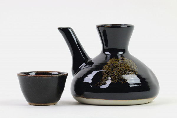 Antikes Sake-Set glasiert